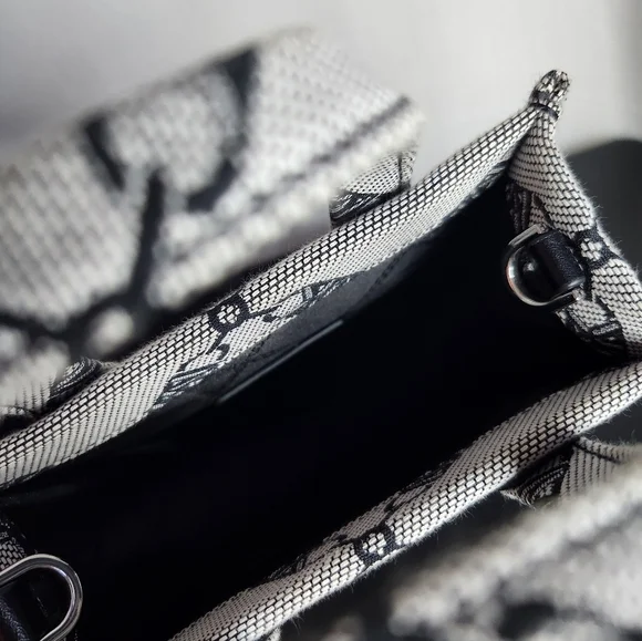 MICHAEL KORS Extra Small Gigi Crossbody NWOT - Picture 5 of 7